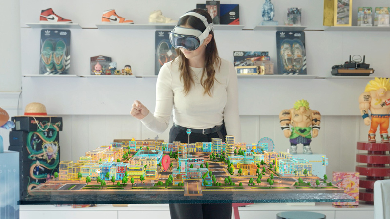 Frau mit einer Virtual Reality Brille 