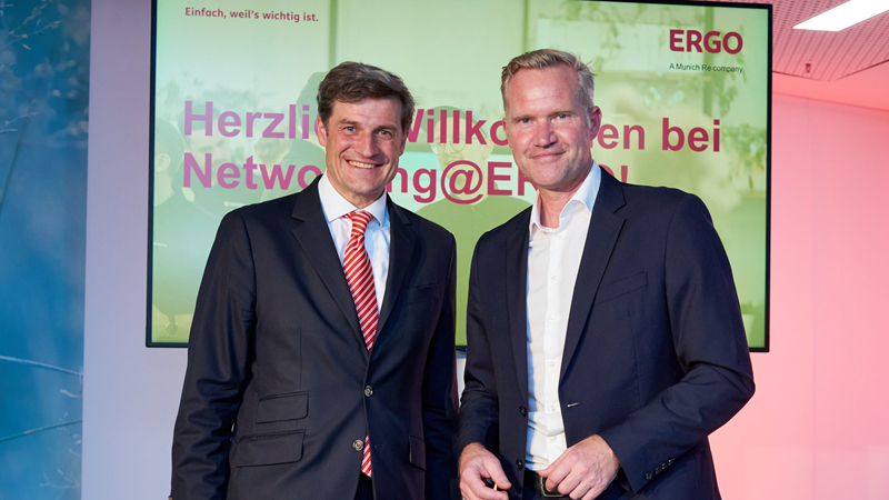 Christian Zaum, Wirtschaftsdezernent der Landeshauptstadt Düsseldorf (l.), und Mark Klein, Chief Digital Officer der ERGO Group (r.)